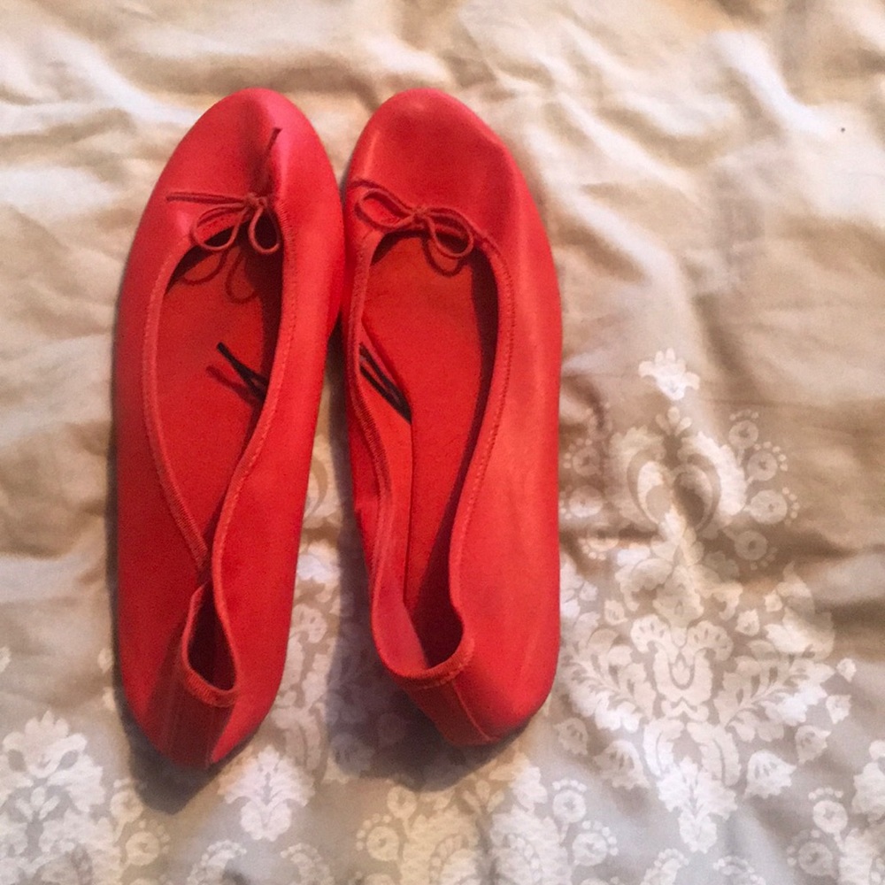 H and m ballet flats